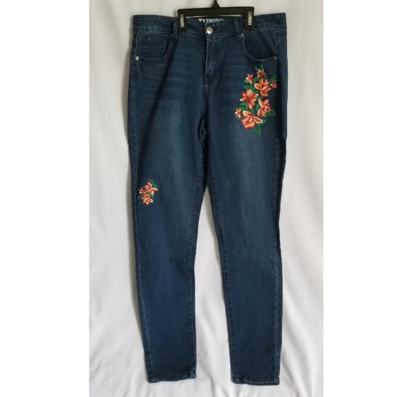 R1893 Denim - Sold✔R1893 Roebuck & Co. Floral Embroidery Jegging